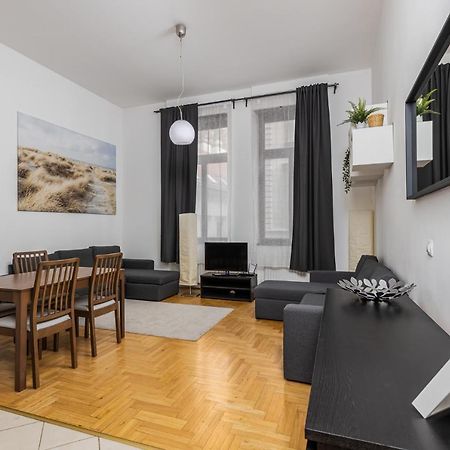 Cosy 1 Bedroom Apartment In Gozsdu Court Budapeste Exterior foto